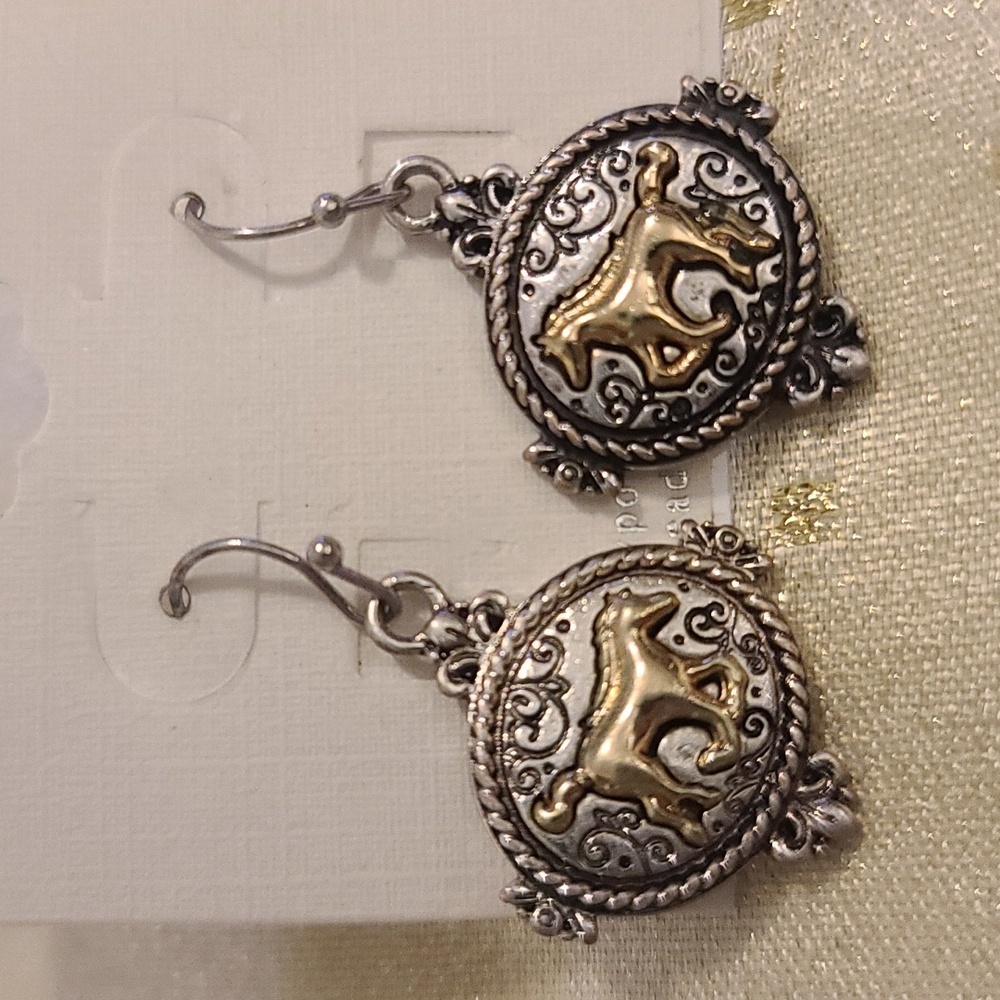 HORSE Medallion Silvertone Earring with Goldtone Horse NWT